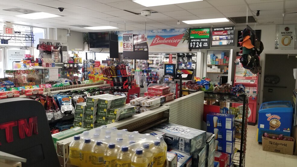 More Photos Of 717 S Broad St, Brooksville Service Station For Sale