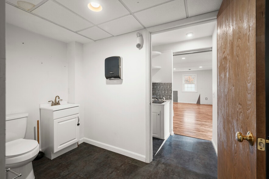 More Photos Of 2425 Lafayette Rd, Portsmouth Office Residential For Sale