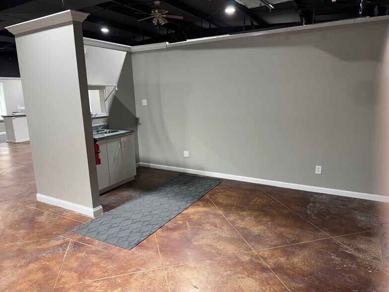 More Photos Of 665 Arkadelphia Rd, Jasper Light Distribution For Lease