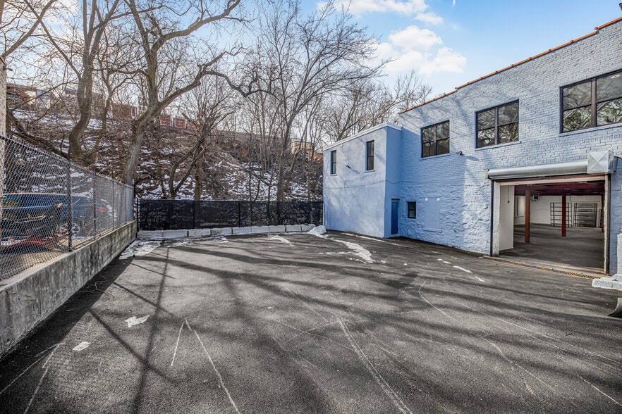 More Photos Of 284 Nepperhan Ave, Yonkers Warehouse For Lease