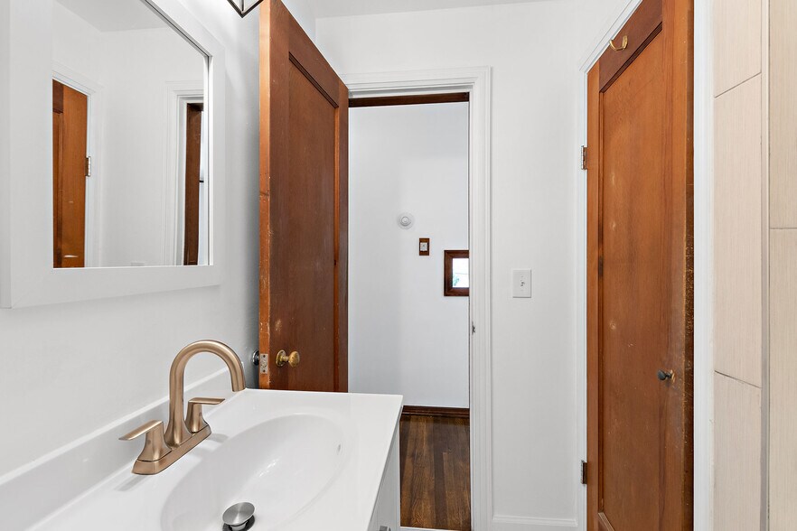 More Photos Of 306 Main St, Parkville Apartments For Sale