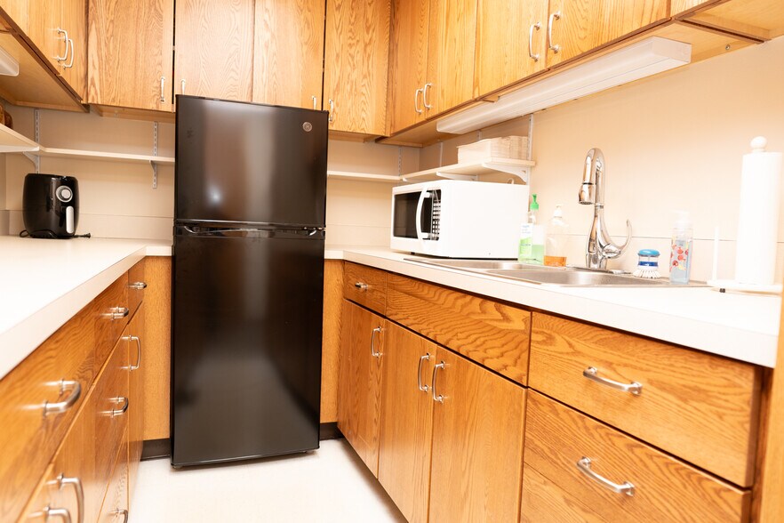 More Photos Of 1548 W Maumee St, Adrian Office For Sale