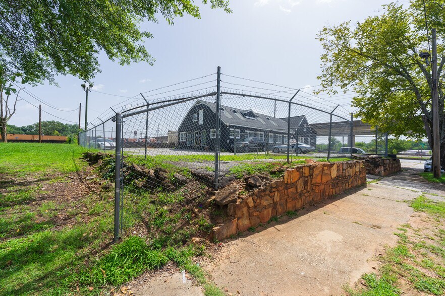 More Photos Of 1181 SW Lee St, Atlanta Office For Sale
