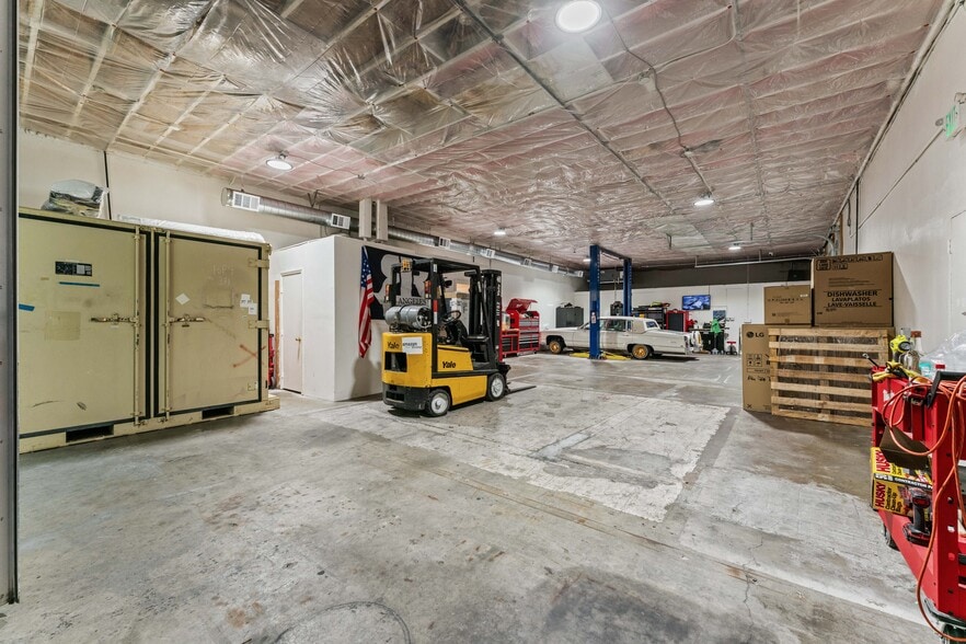 More Photos Of 7766 Burnet Ave, Van Nuys Service For Sale