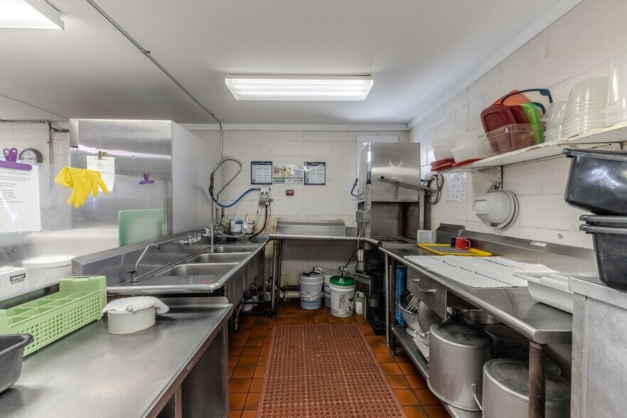 More Photos Of 407 Third St, Howe Specialty For Sale