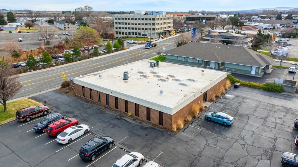 More Photos Of 1177 Jadwin Ave, Richland Office For Sale