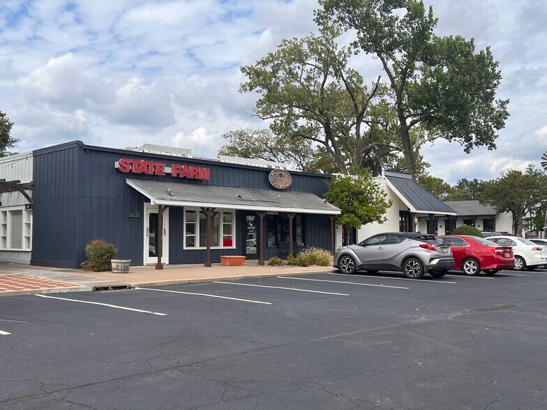 More Photos Of 5321 S Sheridan Rd, Tulsa Unknown For Lease