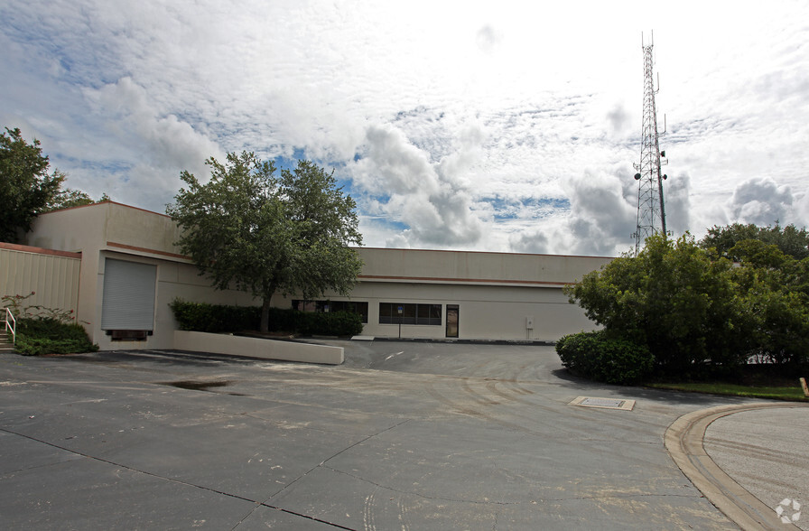 Primary Photo Of 1091 Progress Ct, Palm Harbor Warehouse For Lease