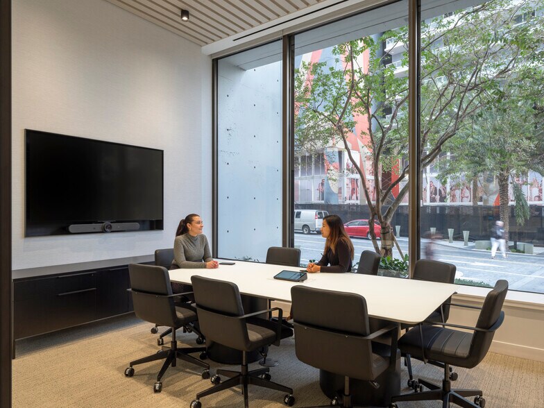 More Photos Of 2 S Biscayne Blvd, Miami Office Residential For Lease