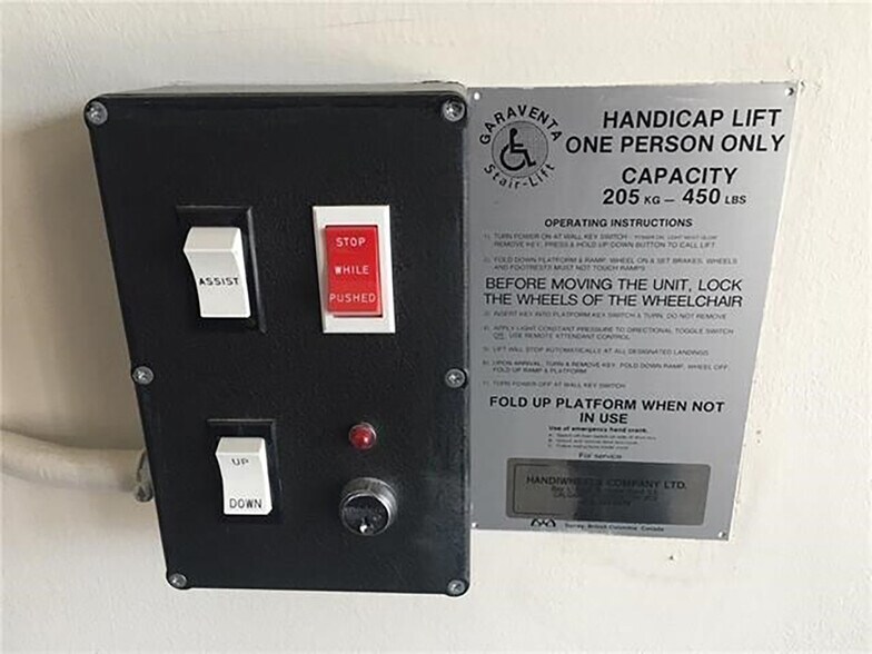 More Photos Of 601 7 St E, Drumheller Office For Sale