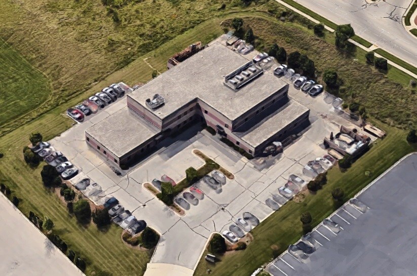 More Photos Of 821 Corporate Ct, Waukesha Showroom For Sale