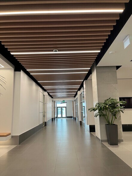 More Photos Of 110 Boul Crémazie O, Montréal Office For Lease