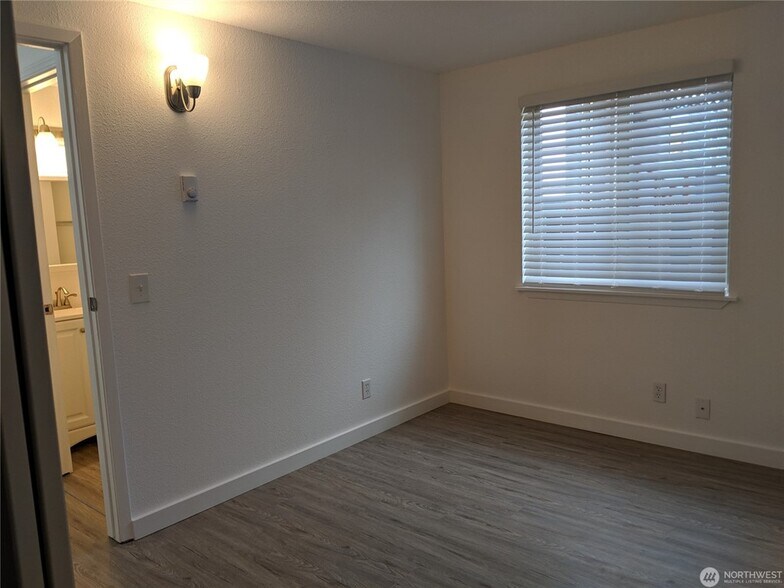 More Photos Of 210 Spruce St E, Ilwaco Apartments For Sale