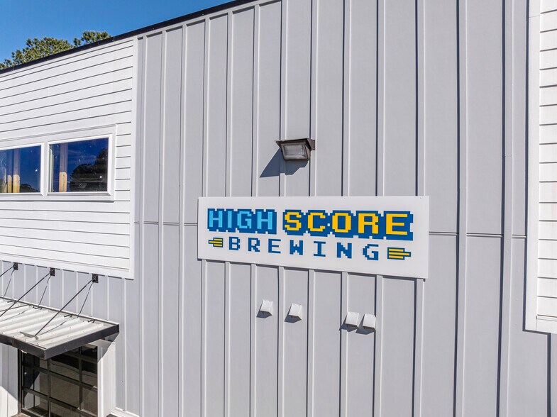 More Photos Of 8120 Windsor Hill Blvd, North Charleston Light Distribution For Sale