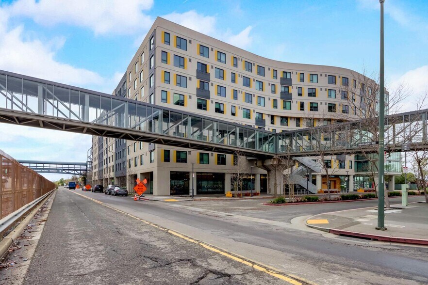 More Photos Of 40 Harrison St, Oakland Apartments For Lease