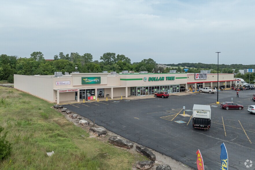 More Photos Of 700 N Main St, Bristow Storefront For Lease