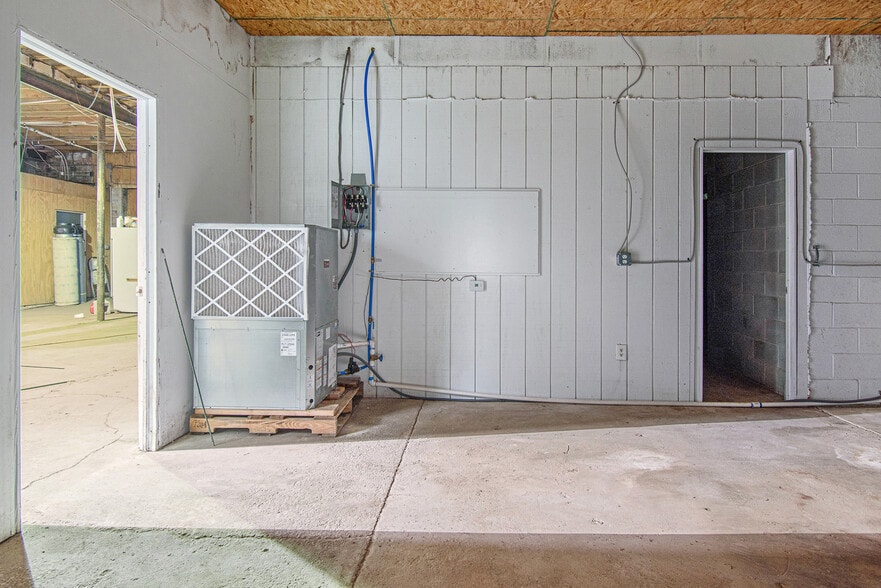 More Photos Of 10415 Fenkell St, Detroit Freestanding For Sale