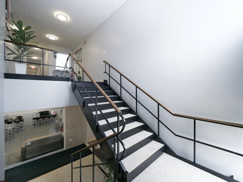 More Photos Of 7300 N Cicero Ave, Lincolnwood Loft Creative Space For Sale