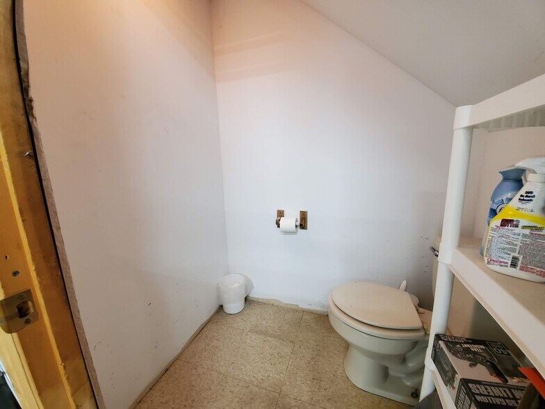 More Photos Of 414 Rt-125, Brentwood Freestanding For Lease