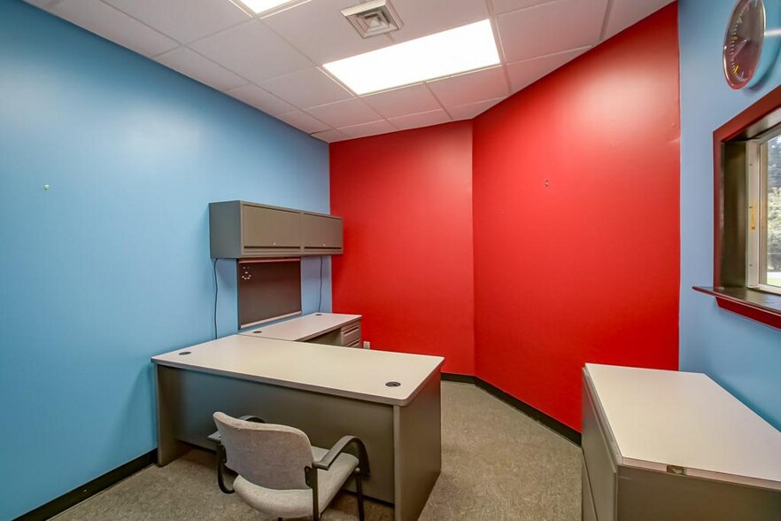 More Photos Of 805 Robin St/ 406 Airline Hwy, La Place Office For Sale