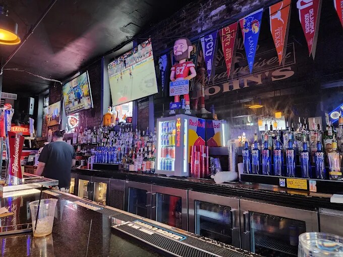 More Photos Of 928 W Wyandotte St, Kansas City Restaurant For Sale