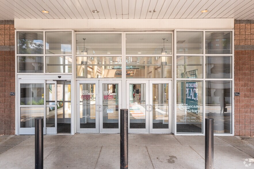 More Photos Of 10 Mall Dr W, Jersey City Department Store For Lease