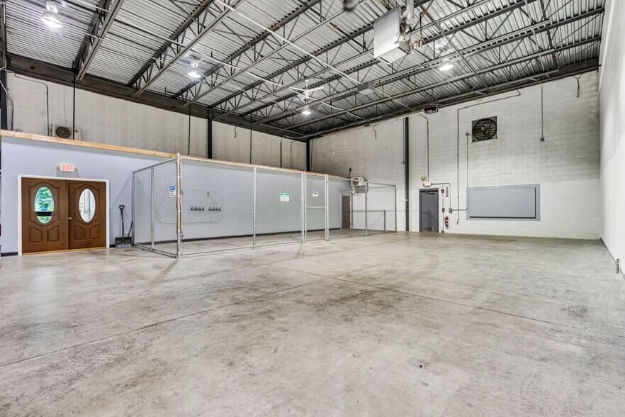 More Photos Of 35 Mill Street Central, Marlborough Warehouse For Lease