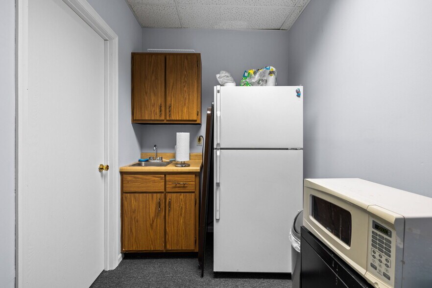 More Photos Of 4171-4193 Crescent Dr, Saint Louis Medical For Sale