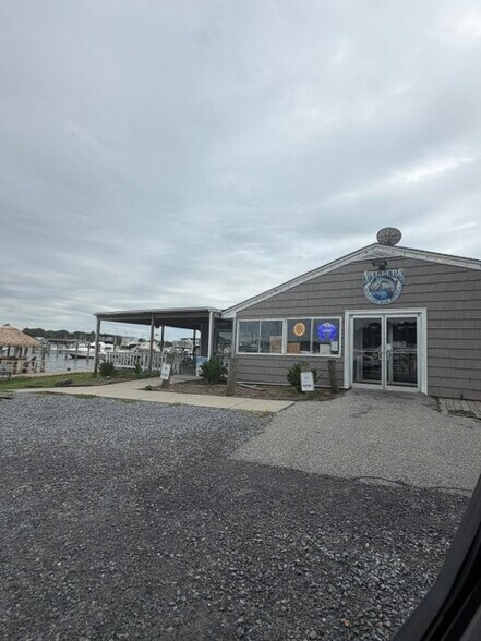 More Photos Of 255 Lore Rd, Solomons Hotel For Lease