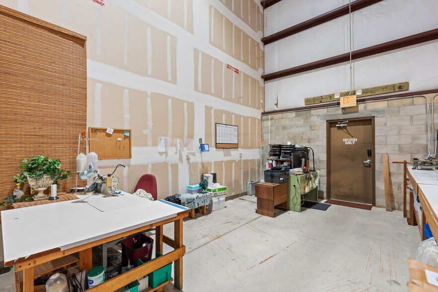 More Photos Of 585 Commonwealth Blvd, Port Orange Manufacturing For Sale