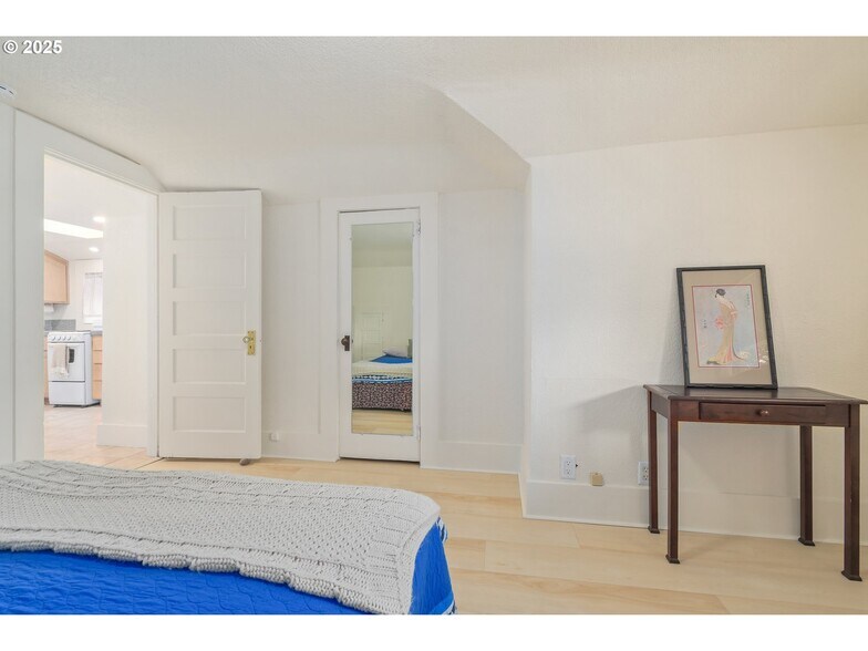 More Photos Of 1492 Pearl St, Eugene Office For Sale