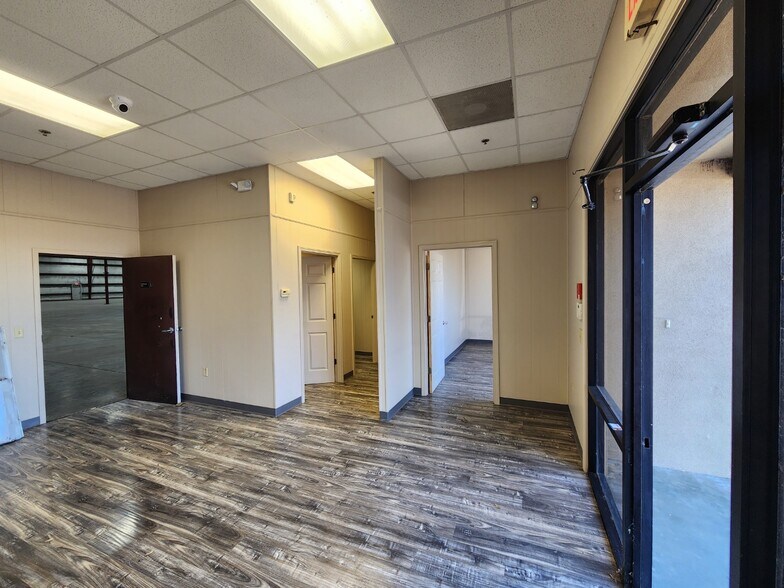 More Photos Of 1650 Oracal Pky, Ellabell Warehouse For Lease