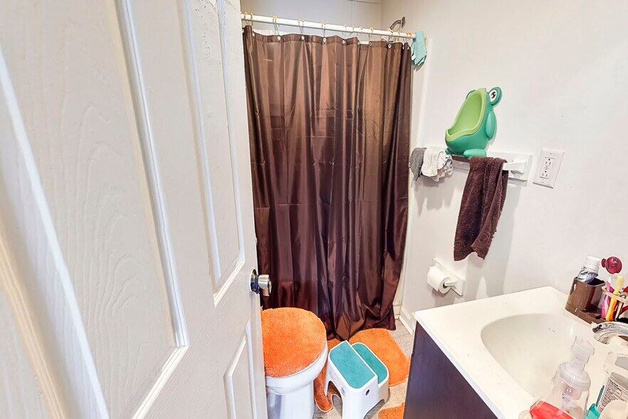 More Photos Of 420 Broadway Ave, McKees Rocks Apartments For Sale