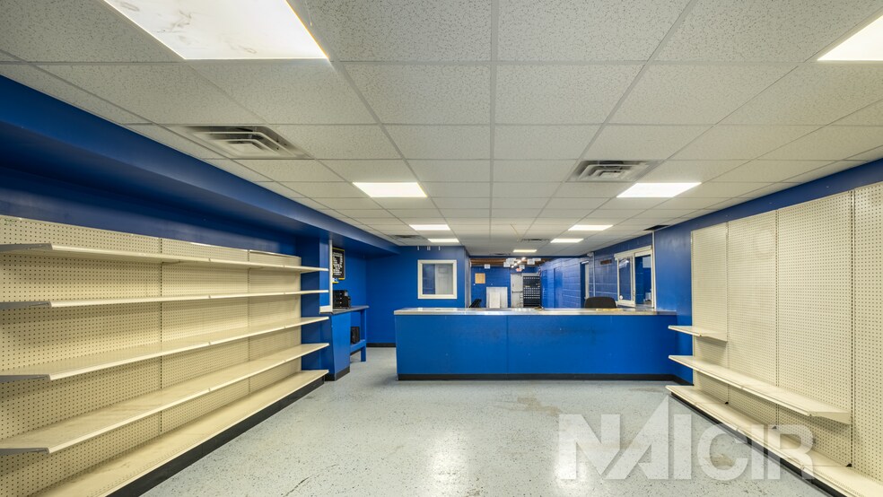 More Photos Of 1460 N Ridge Rd, Milton Auto Repair For Lease