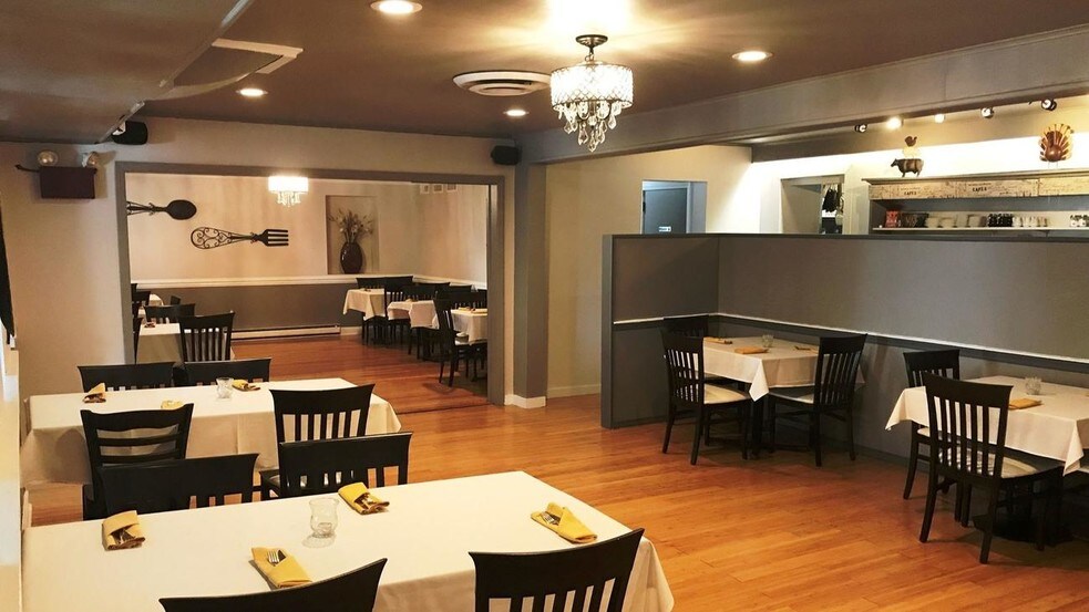 More Photos Of 194-198 Main St, Emmaus Restaurant For Lease