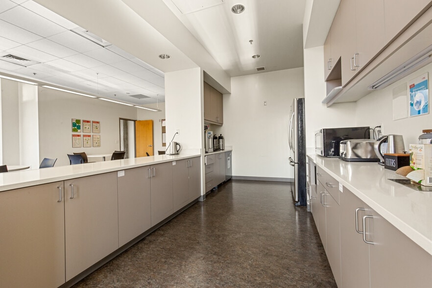 More Photos Of 45 SW Ankeny St, Portland Office For Sale