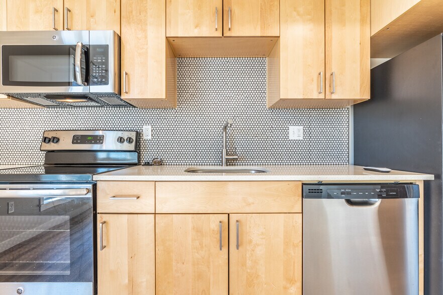 More Photos Of 4780 SE Milwaukie Ave, Portland Apartments For Sale