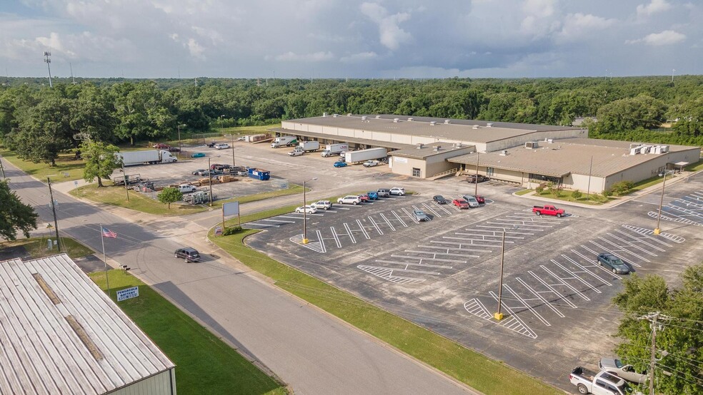 More Photos Of 7801 Sears Blvd, Pensacola Distribution For Lease
