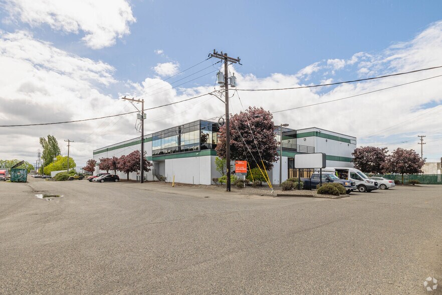 More Photos Of 3701 7th Ave S, Seattle Warehouse For Lease