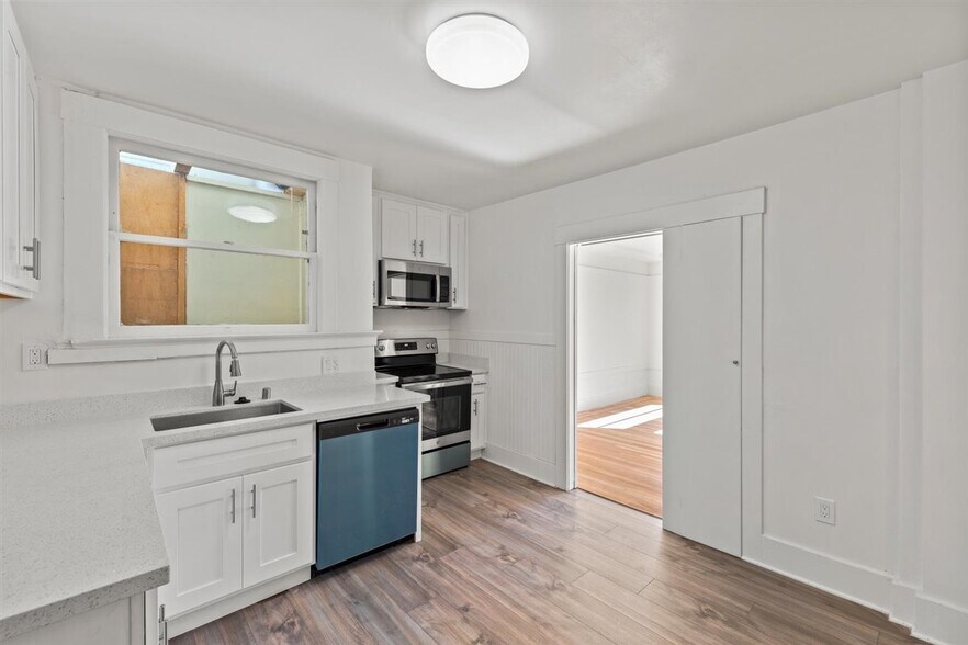 More Photos Of 1524-1526 Irving St, San Francisco Storefront Retail Residential For Sale
