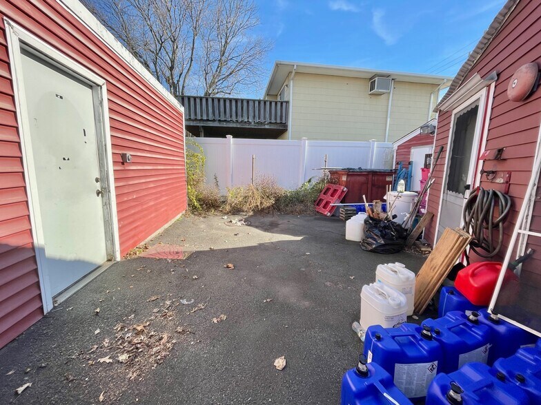 More Photos Of 3321 Oceanside Rd, Oceanside Convenience Store For Sale