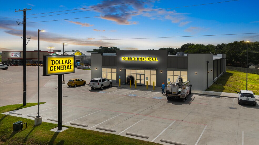 More Photos Of 3416 West Loop, El Campo Freestanding For Sale