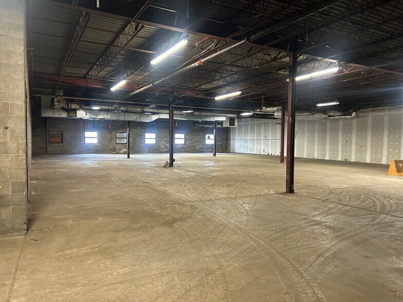 More Photos Of 60 Dingens St, Buffalo Light Distribution For Lease