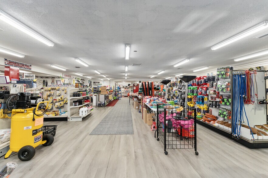 More Photos Of 17313 NE US Highway 301, Waldo Freestanding For Lease