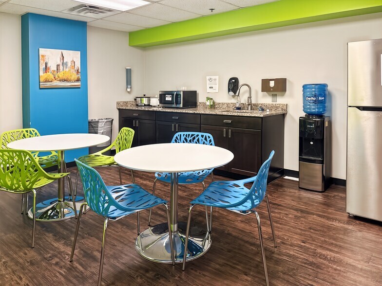 More Photos Of 1331 Union Ave, Memphis Coworking Space