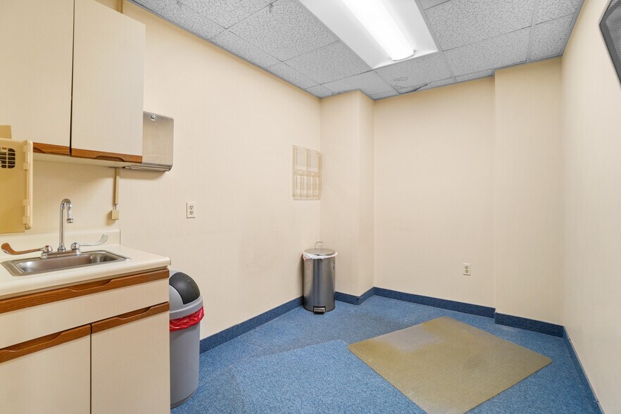 More Photos Of 725 Reservoir Ave, Cranston Medical For Lease