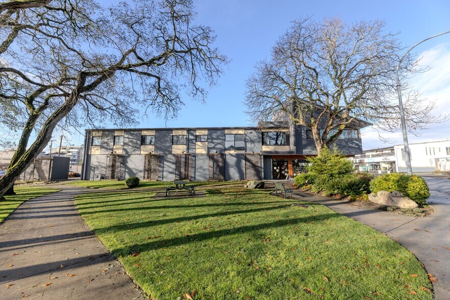 More Photos Of 5641 Cowrie St, Sechelt General Retail For Sale