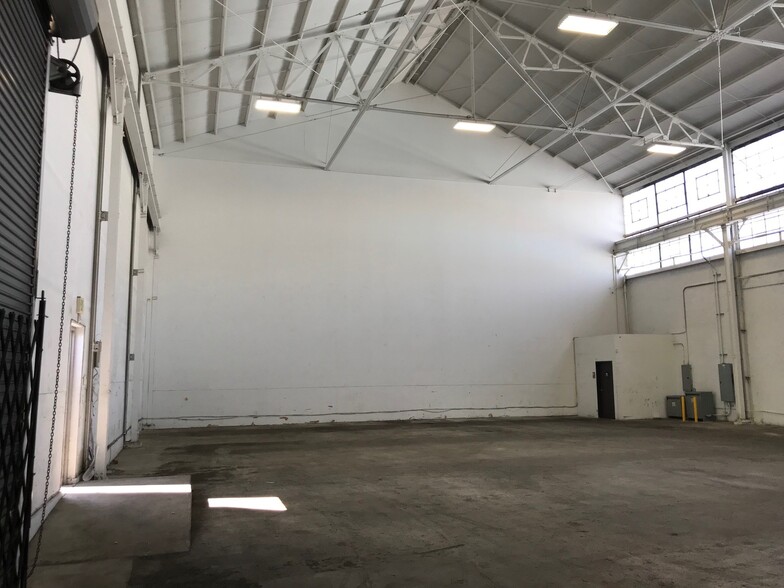 More Photos Of 2040-2068 E 37th St, Vernon Warehouse For Lease