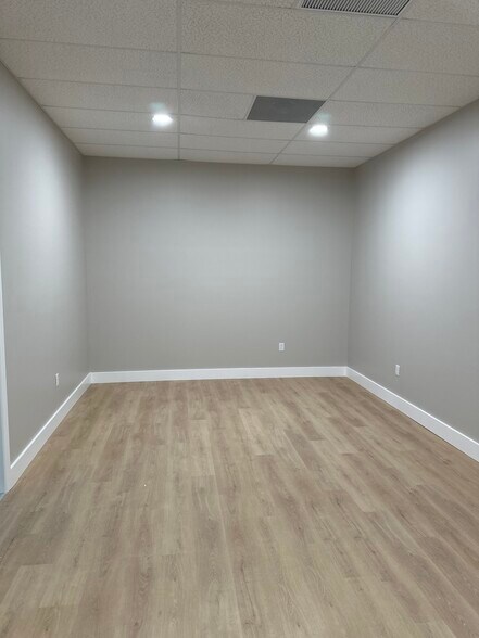 More Photos Of Moylan Rd, Panama City Beach Distribution For Lease