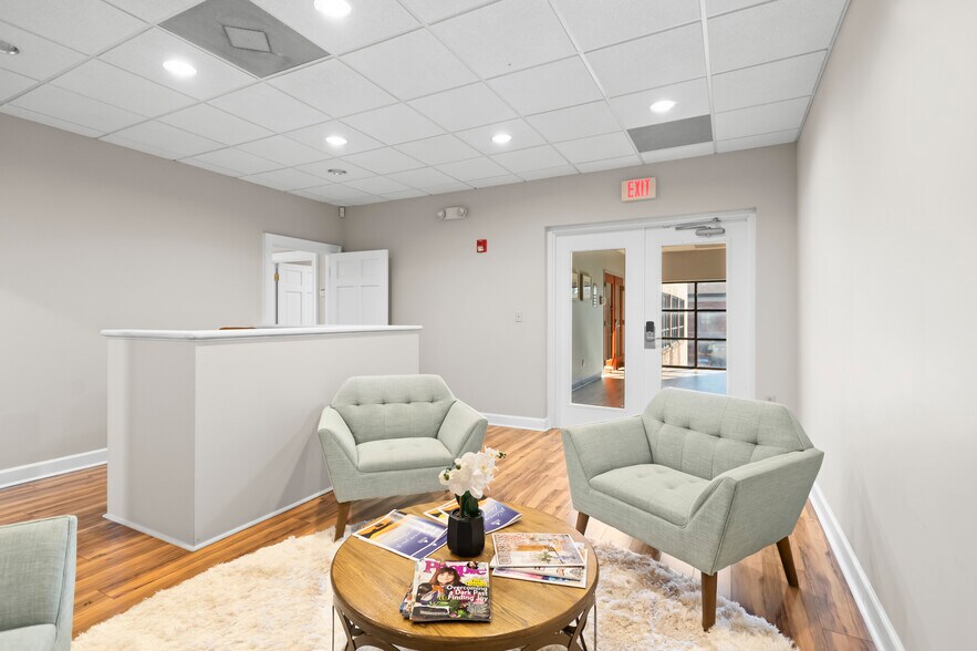 More Photos Of 19810 W Catawba Ave, Cornelius Office For Lease